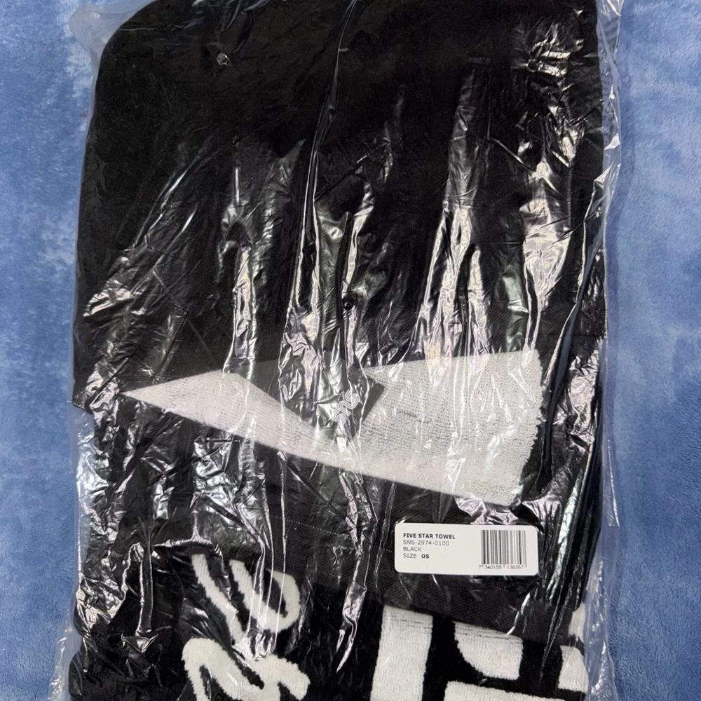 Black‎ and White Bath Towel